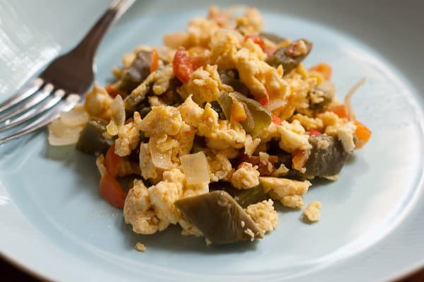 cactus scramble - Ever cooked with cactus? Try this easy breakfast cactus scramble.