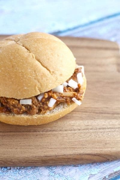 Barbecue chicken sandwiches - This super quick recipe for barbecue chicken sandwiches is a great solution to using leftovers on busy nights.