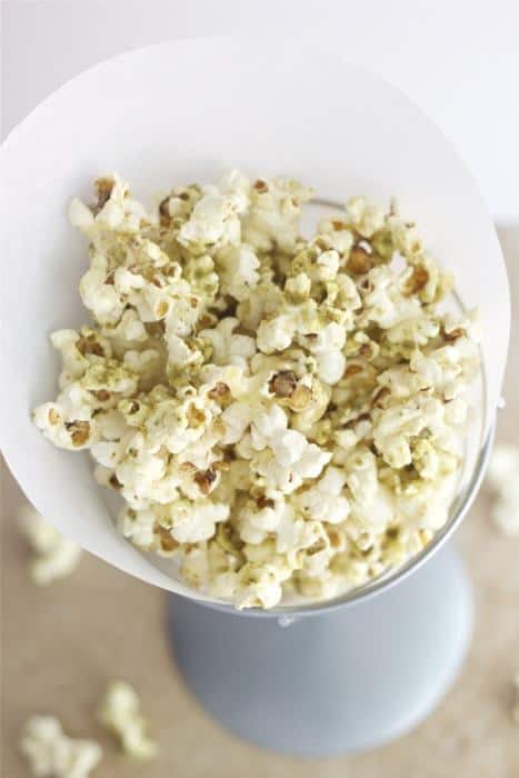 Pesto Popcorn - Have leftover pesto? Use it for this savory, summery pesto popcorn and snack away! Pesto Popcorn - Have leftover pesto? Use it for this savory, summery pesto popcorn and snack away!