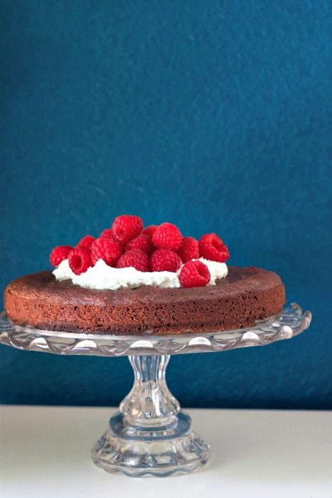 Kladdkaka - Celebrate Midsummer with this simple yet totally decadent Kladdkaka, Swedish Chocolate Cake.