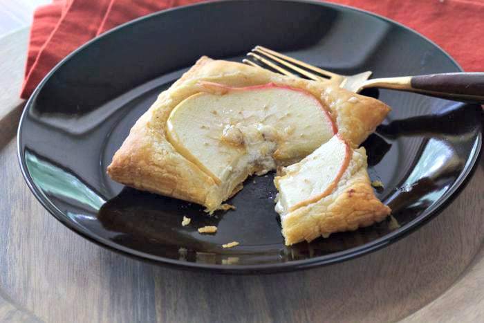 Apple tartlets with fresh mascarpone cheese are a simple way to enjoy autumn.