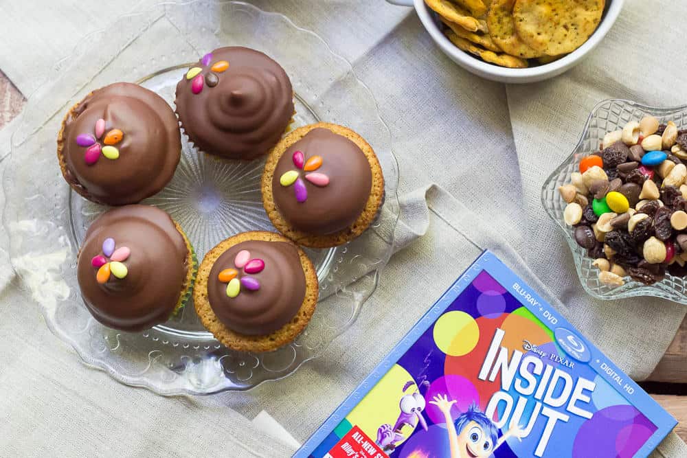 Moon Pie Cupcakes - Relive some of your childhood memories with these moon pie cupcakes. 