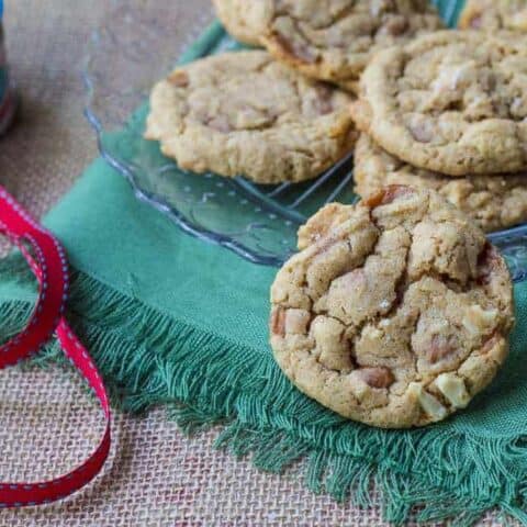 Salted Caramel Cashew Cookies