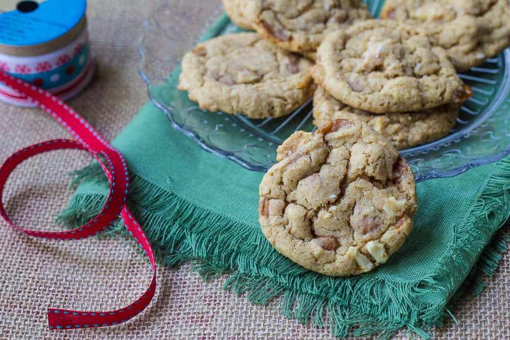 Salted caramel cashew cookies are sweet-and-salty cookies that are perfect for the holidays.