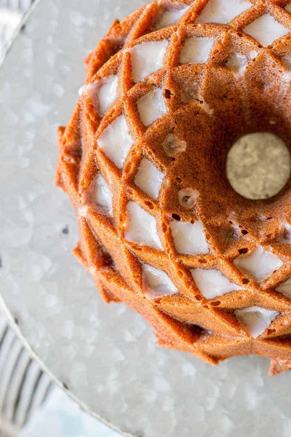 Premium Photo | Fresh tomato cake with cheese on a gray wooden background.