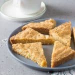 Pistachio shortbread with tea