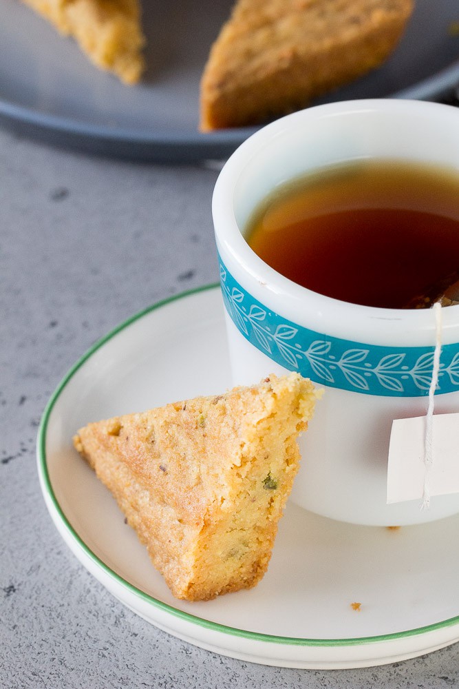 Pistachio shortbread with tea