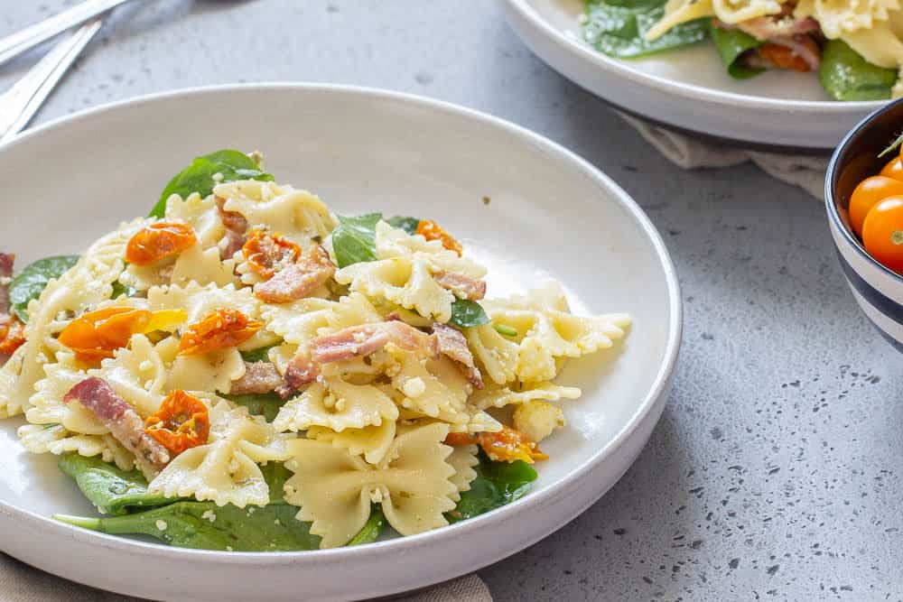 Roasted tomato pasta salad horizontal