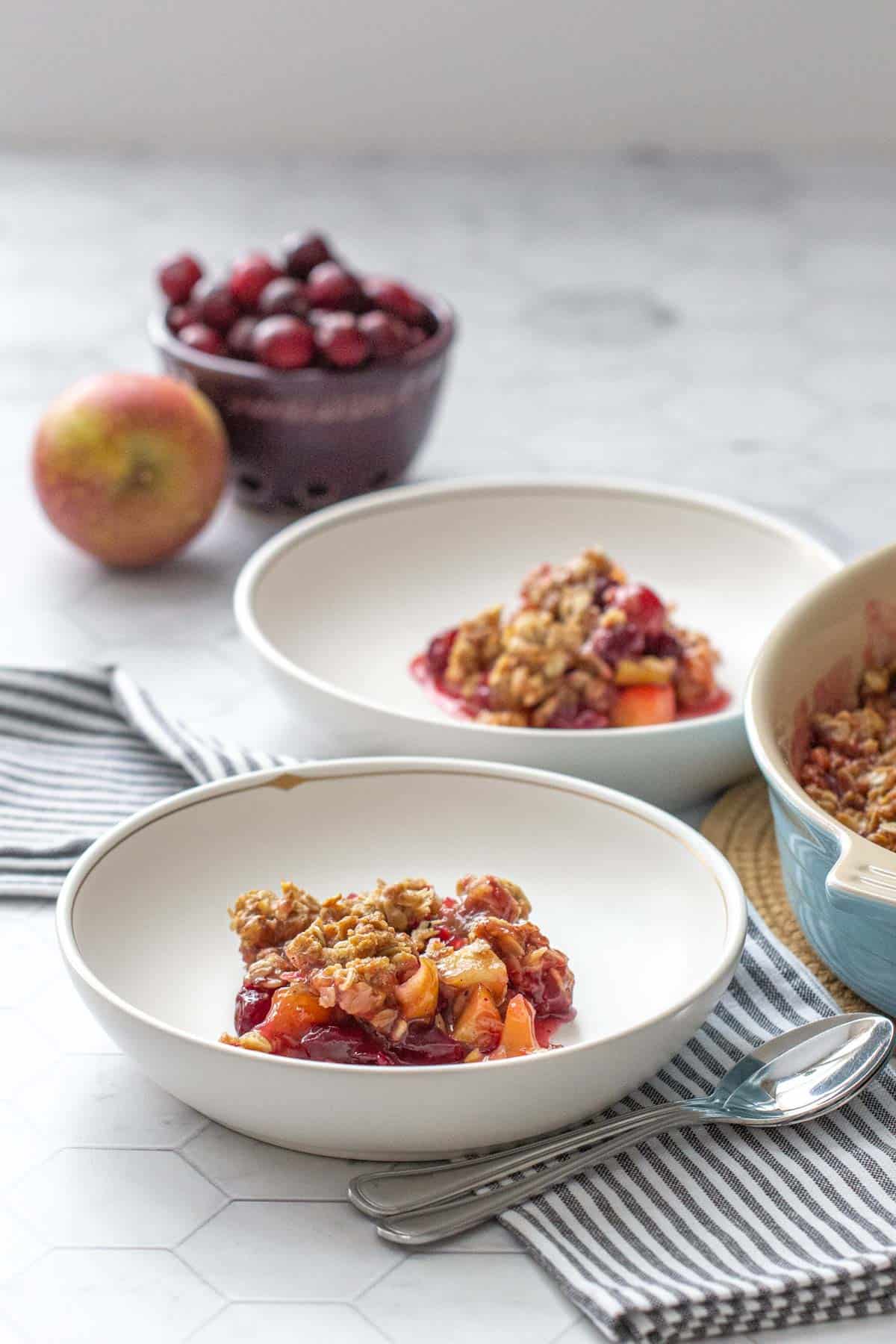 apple cranberry crisp in bowls