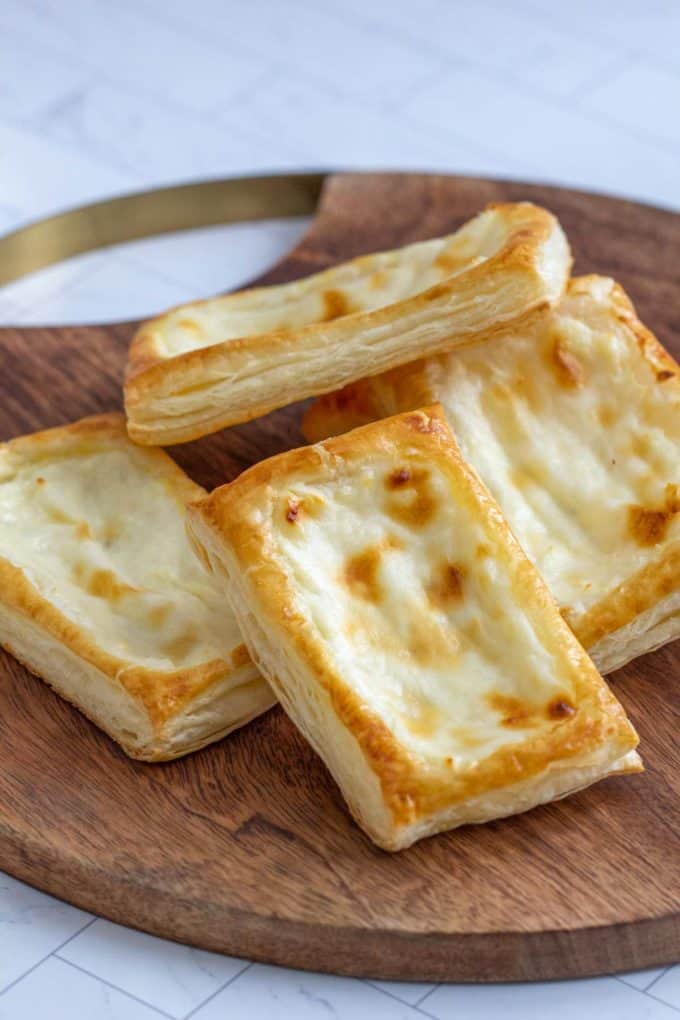 Easy Homemade Starbucks Cheese Danish stetted