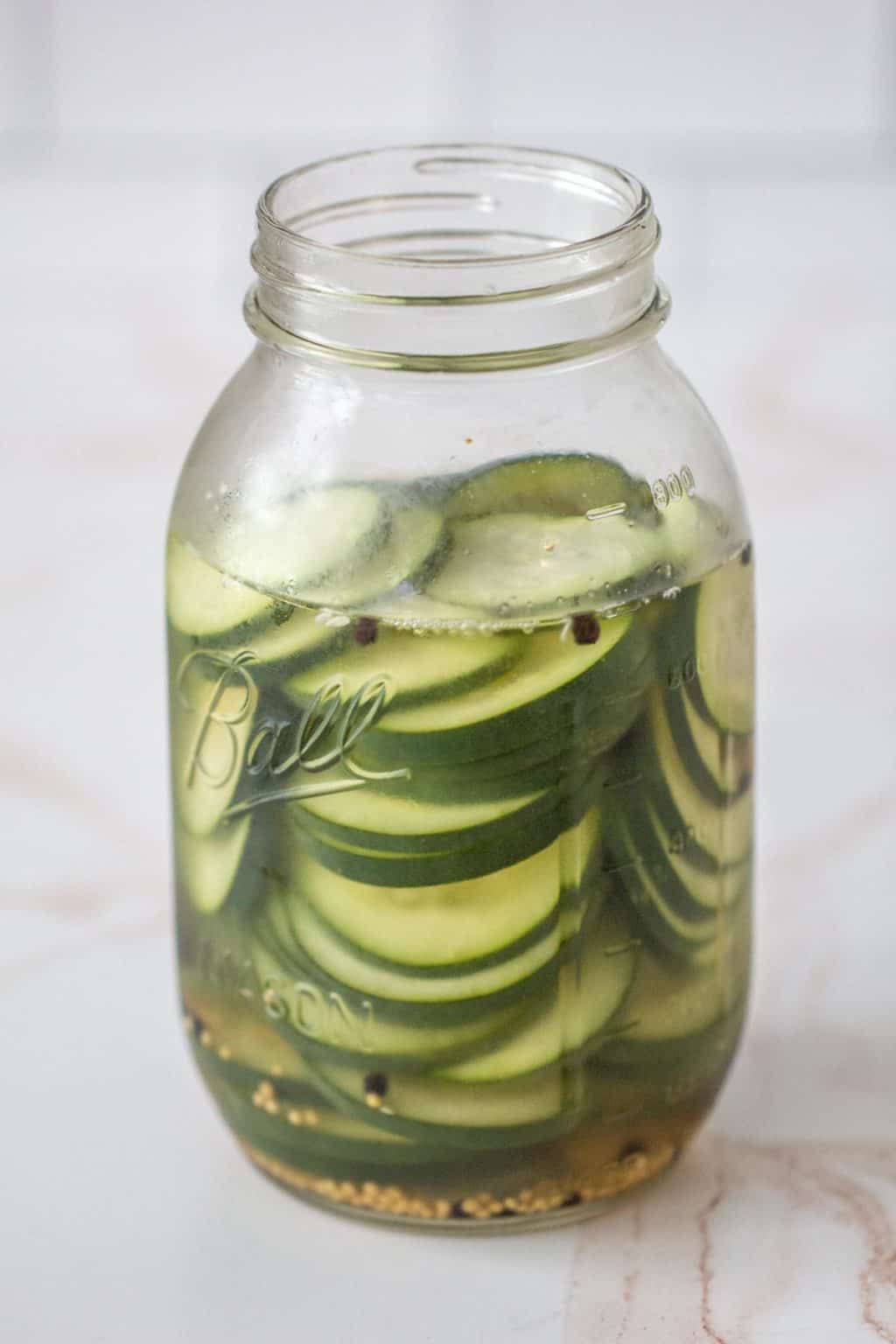 Quick Pickled Cucumbers stetted