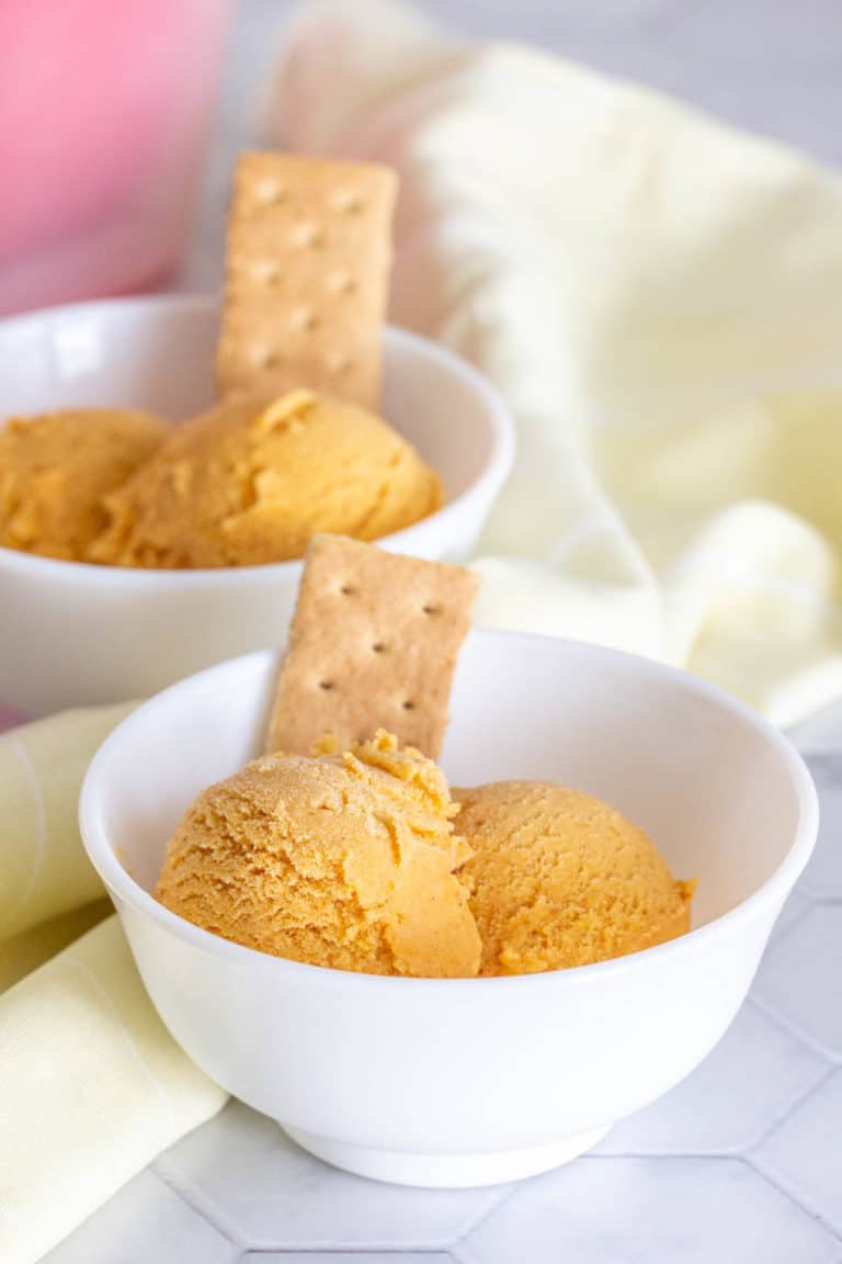 pumpkin ice cream in bowls