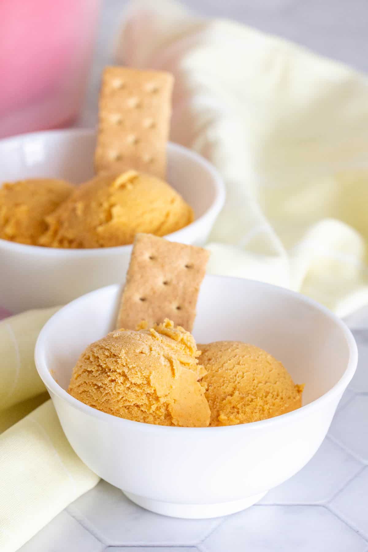 pumpkin ice cream in bowls