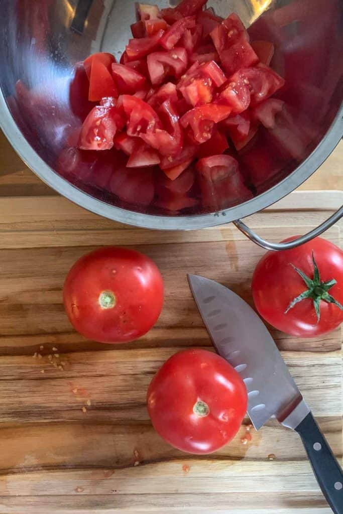 slicing tomatoes