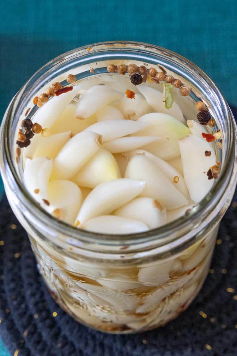 Pickled Garlic stetted