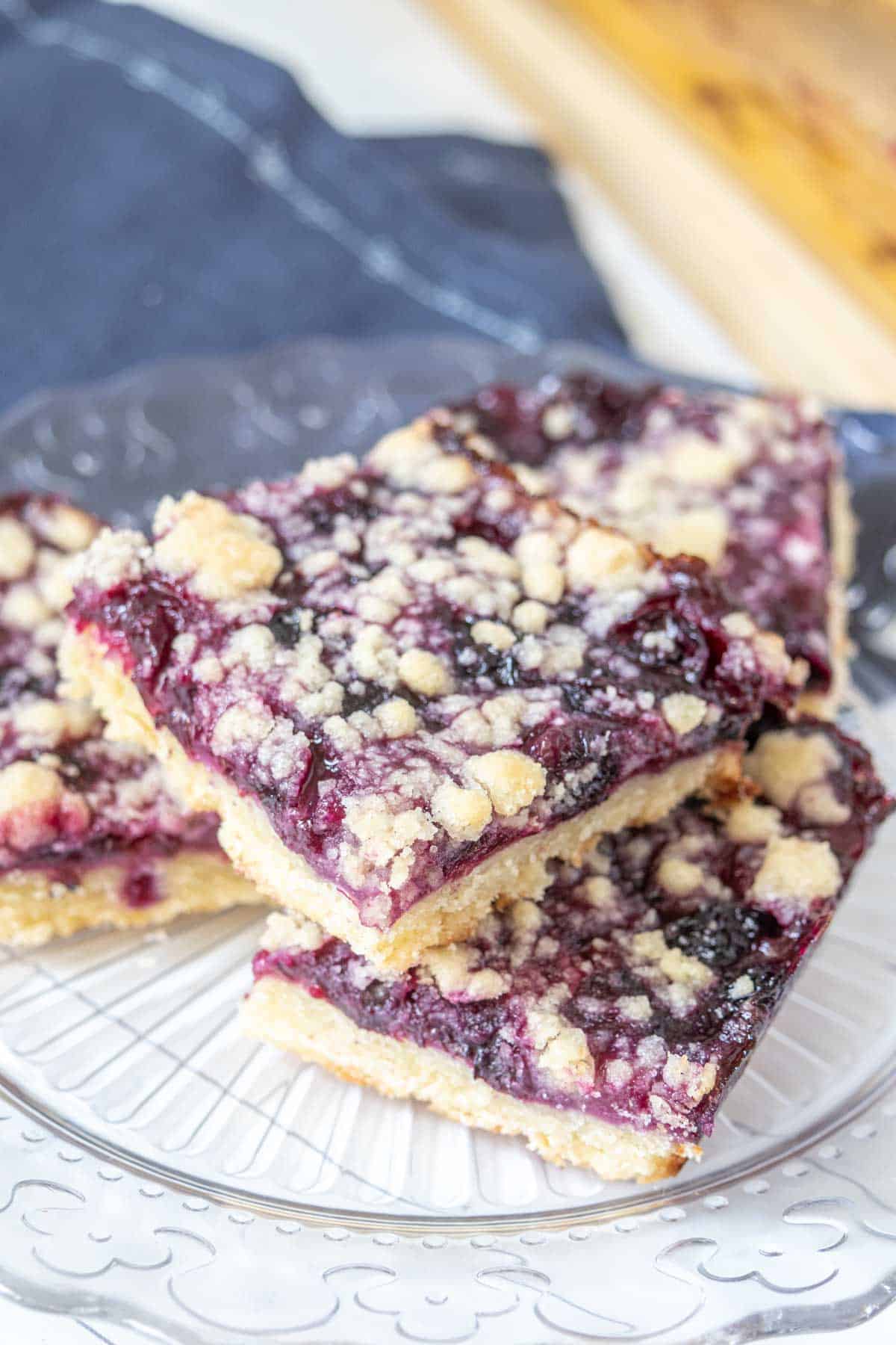 Blueberry pie bars on a glass plate.