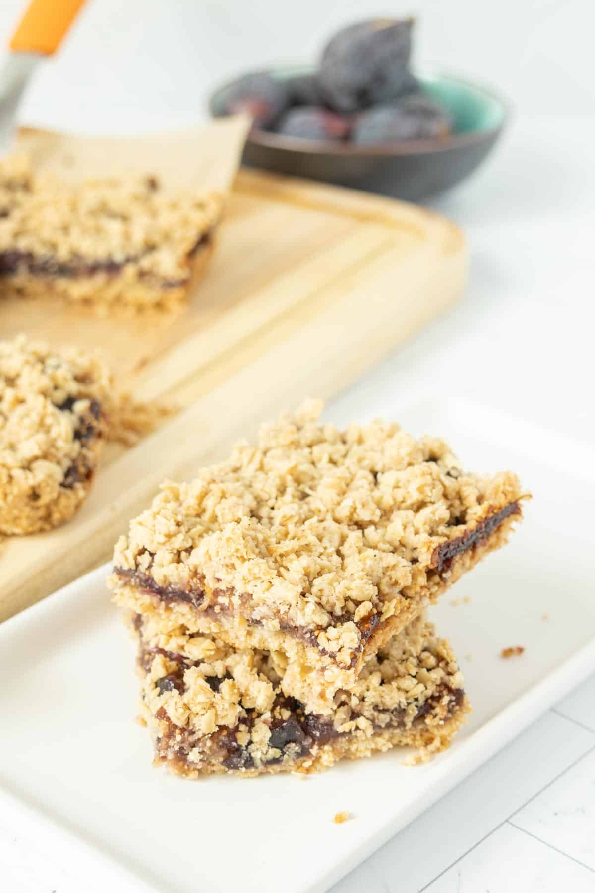 Fig bars with oats and figs on a white plate.