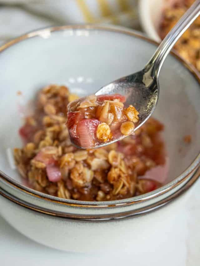 Easy Rhubarb Crisp